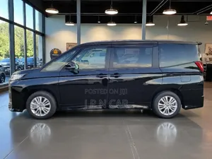 Toyota Noah 2022 Black