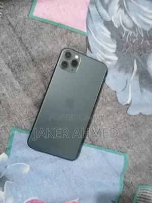 Photo - Apple iPhone 11 Pro Max 64 GB Purple