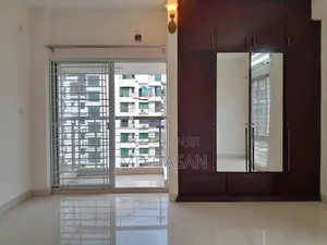 4bdrm Apartment in Un Furnished Flat for rent