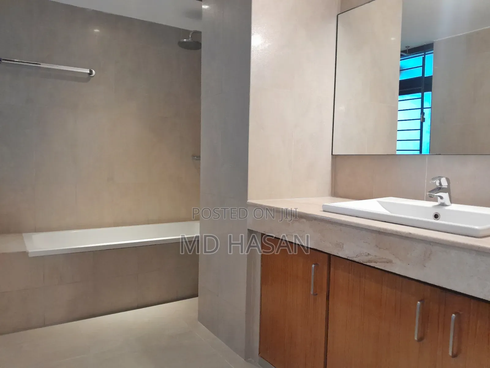 4bdrm Apartment in Semi Furnished for rent