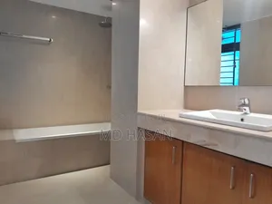 4bdrm Apartment in Semi Furnished for rent