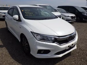 Photo - Honda Grace 2018 Pearl