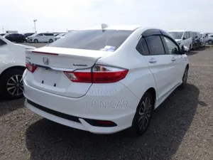 Honda Grace 2018 Pearl