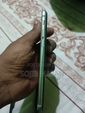 Photo - Apple iPhone 6 16 GB Silver