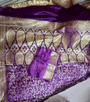 Photo - Banaroshee Katan Sharee With Blouse Piece