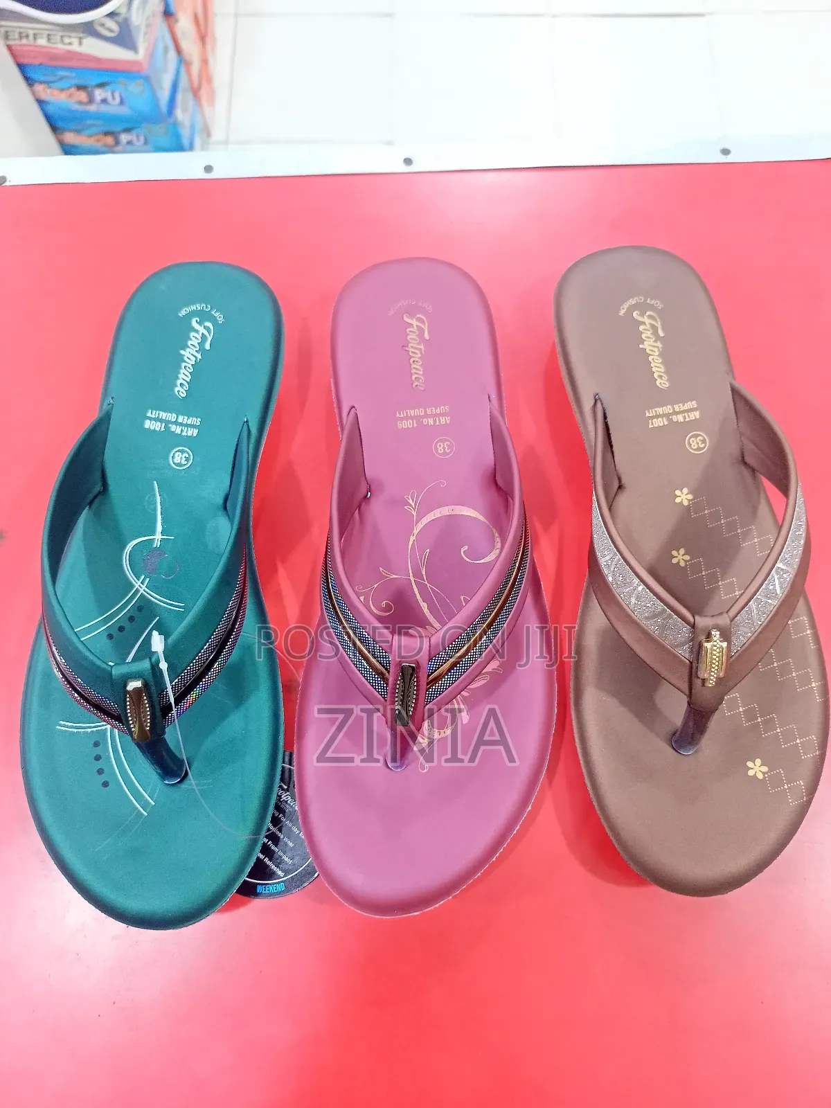 Ladies Flat Sandal.