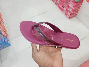 Ladies Flat Sandal.
