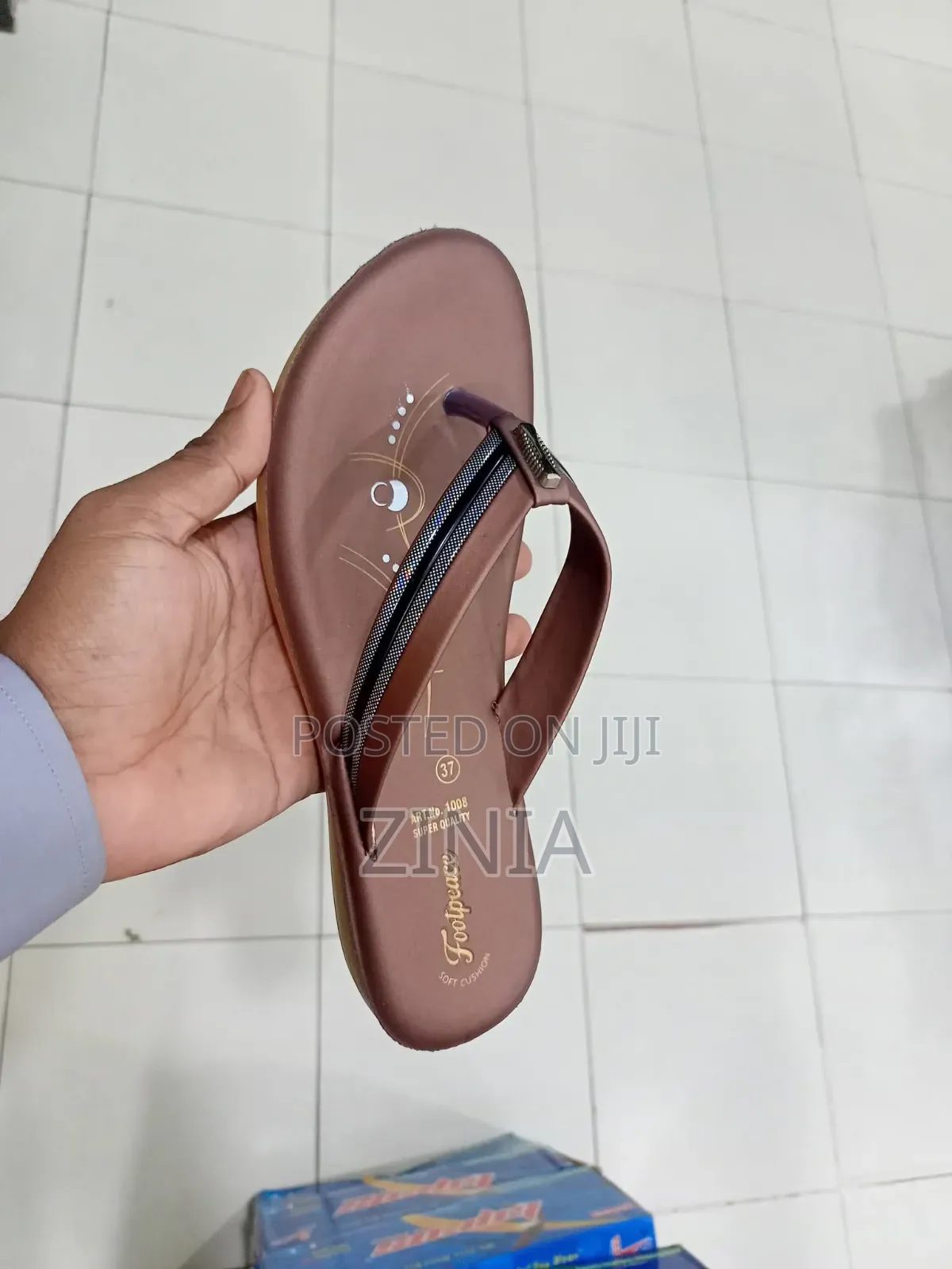 Ladies Flat Sandal.