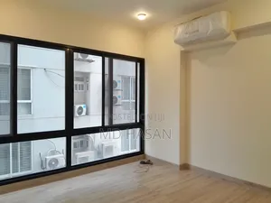 4bdrm Apartment in Semi Furnished for rent