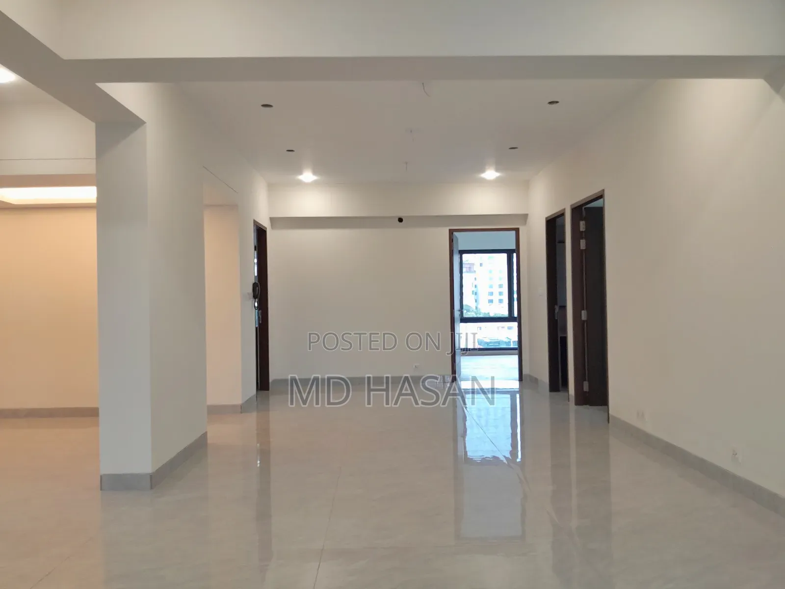 4bdrm Apartment in Semi Furnished for rent