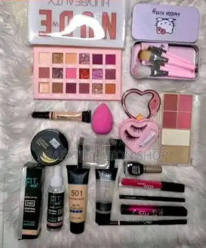 Photo - 15 PCS Makeup Combo