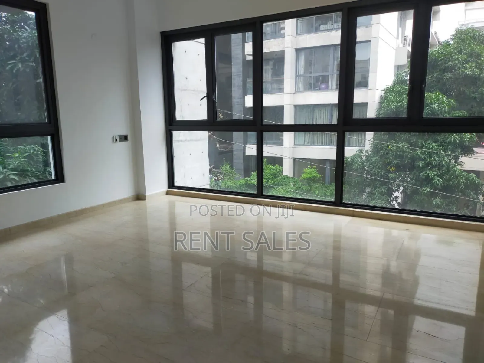4bdrm Apartment in Baridhara for sale