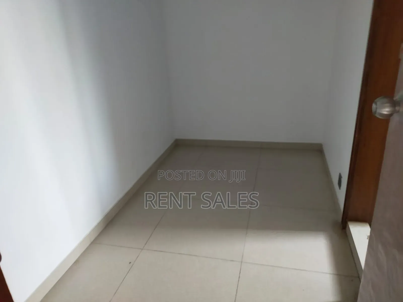 4bdrm Apartment in Baridhara for sale
