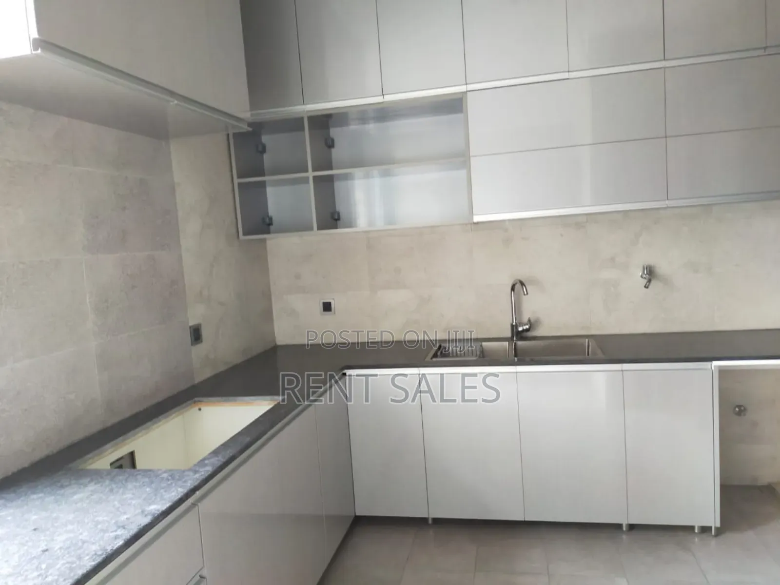 4bdrm Apartment in Baridhara for sale
