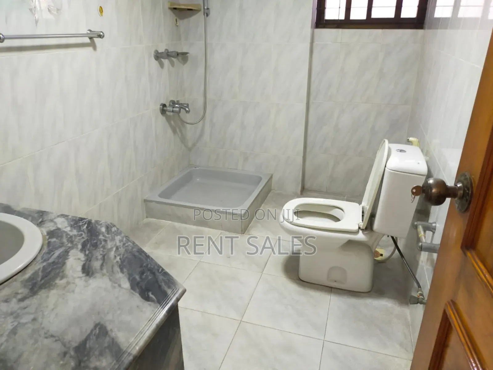 3bdrm Apartment in Baridhara for sale