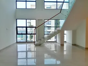 5bdrm Apartment in Duplex Semi for rent