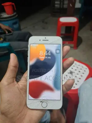 Photo - Apple iPhone 7 128 GB White