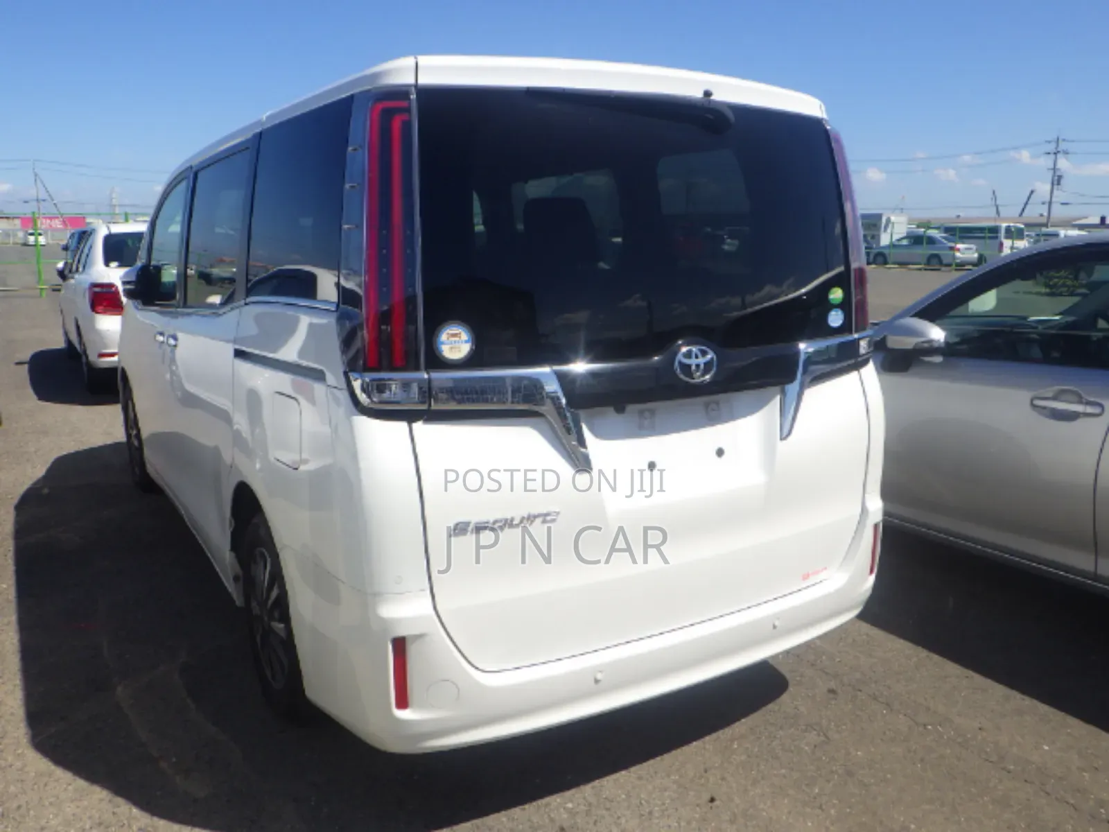 Toyota Esquire 2.0 FWD (8 seater) 2019 Pearl