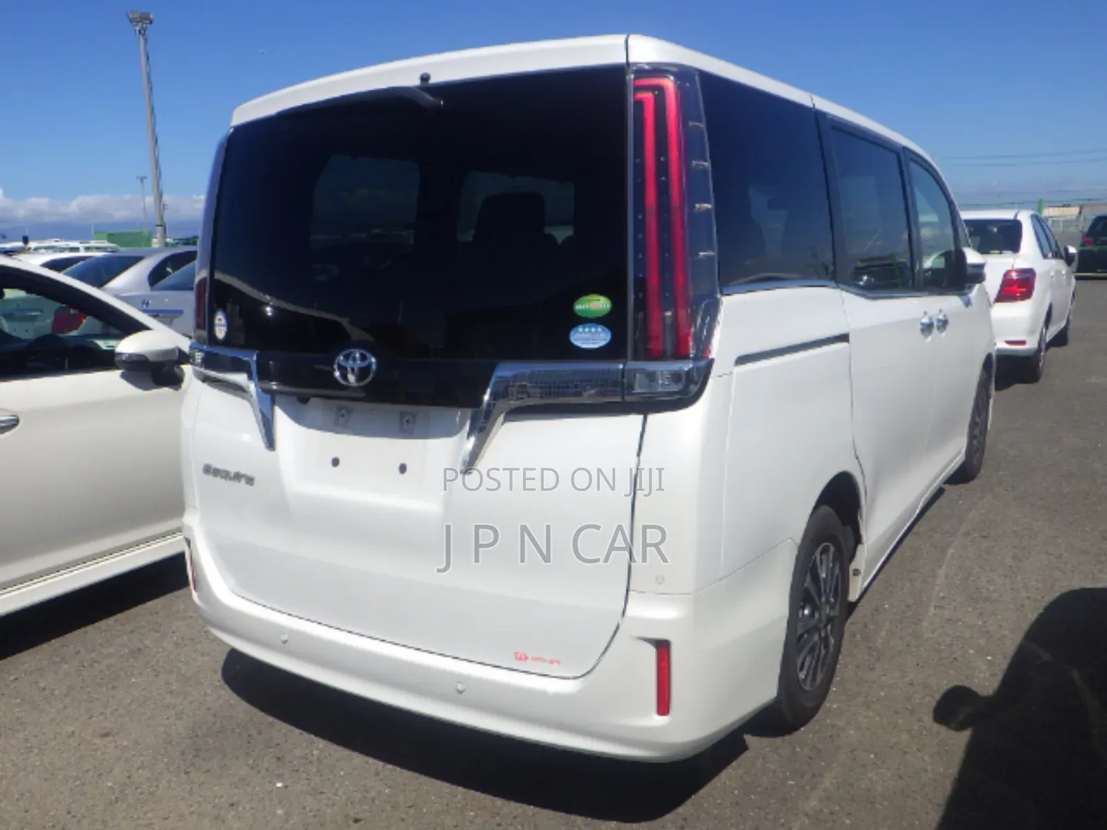 Toyota Esquire 2.0 FWD (8 seater) 2019 Pearl