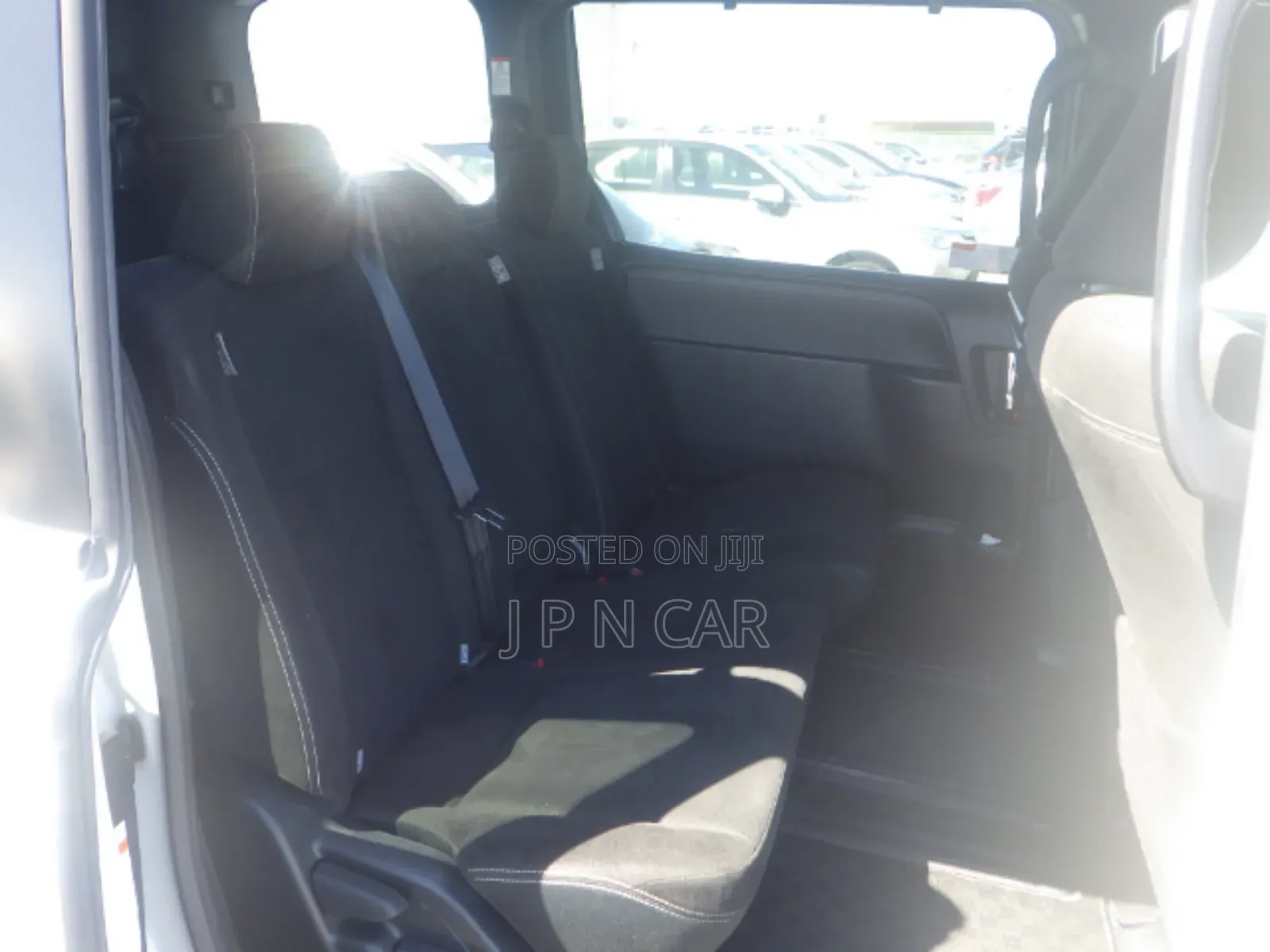 Toyota Esquire 2.0 FWD (8 seater) 2019 Pearl