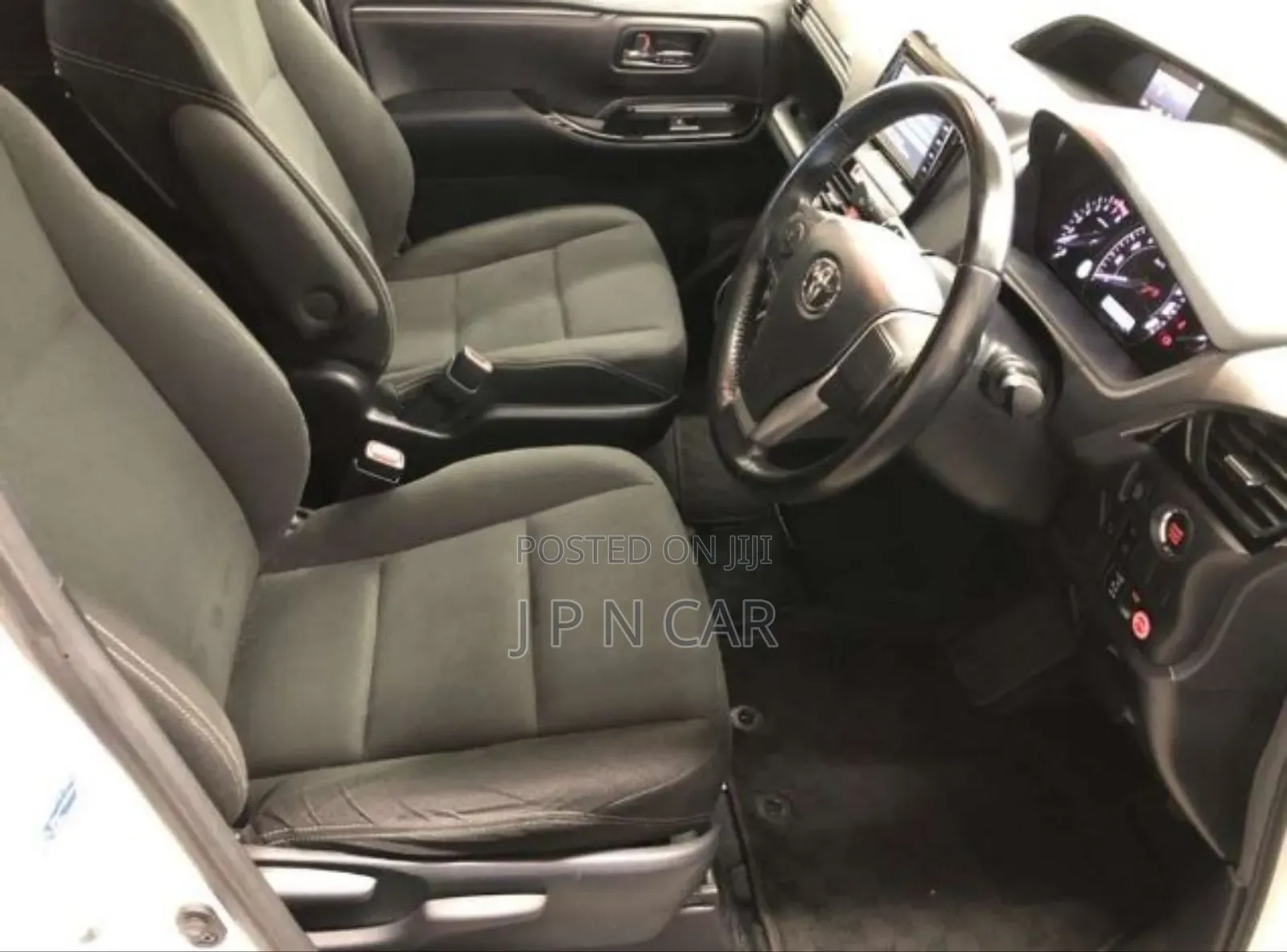 Toyota Esquire 2.0 FWD (8 seater) 2019 Pearl