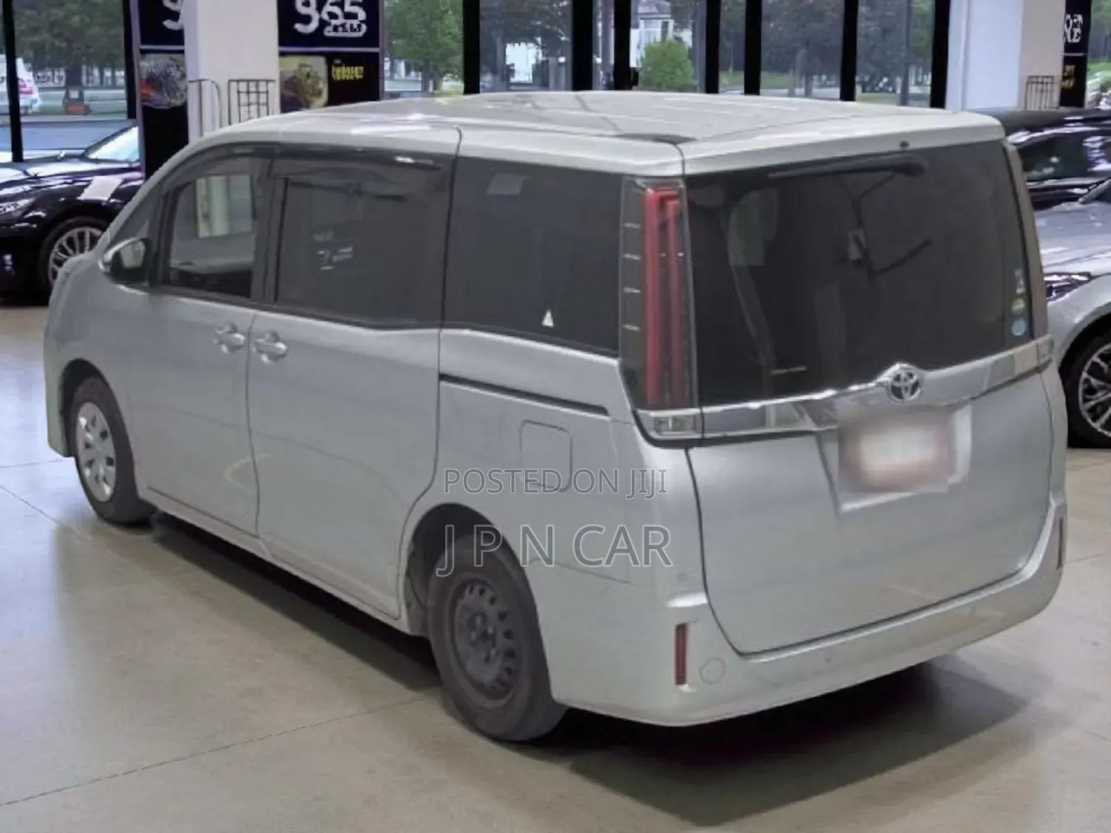 Toyota Noah 2.0 FWD (8 Seater) 2019 Silver
