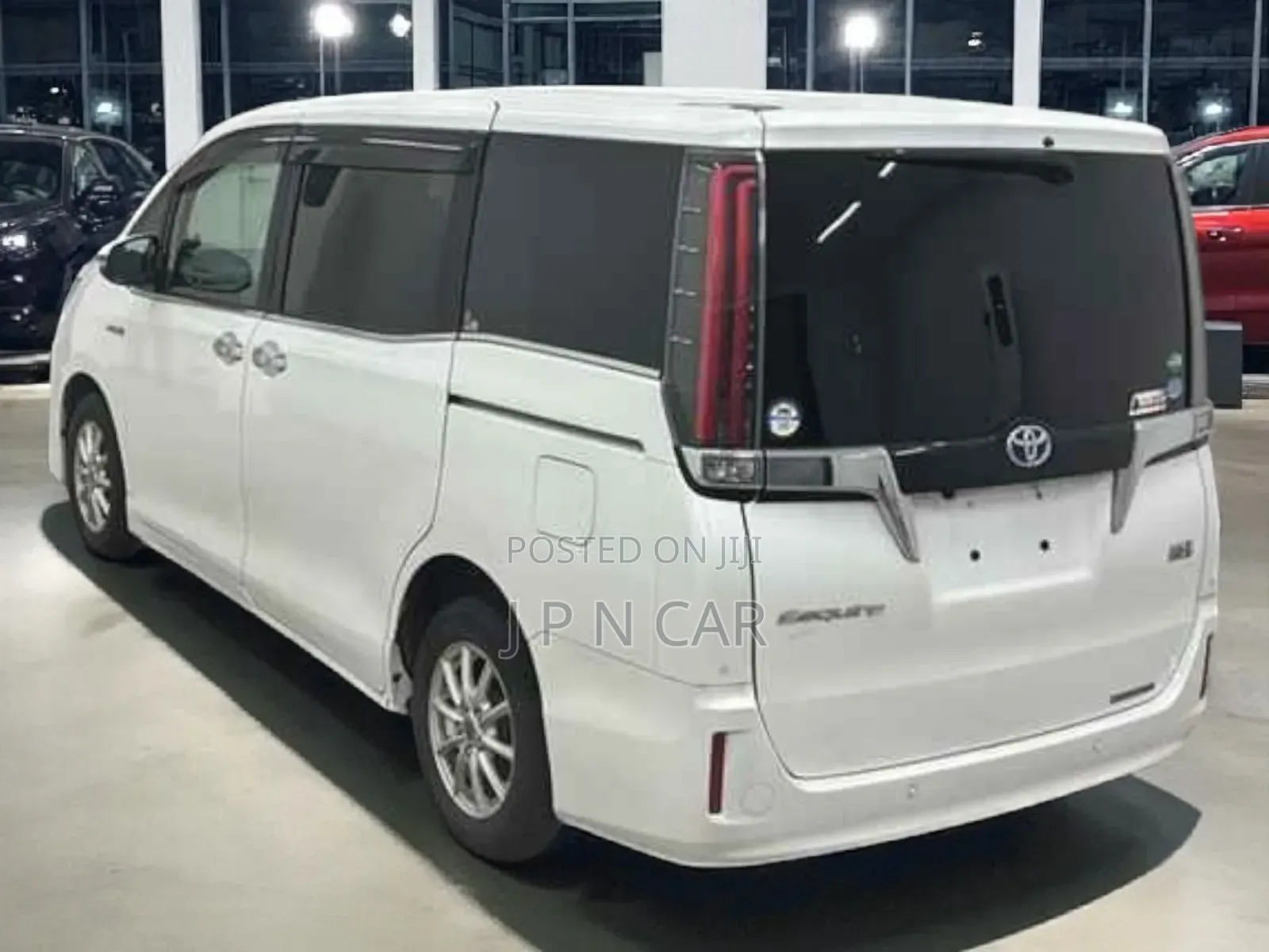 Toyota Esquire 1.8 FWD Hybrid (7 seater) 2020 Pearl