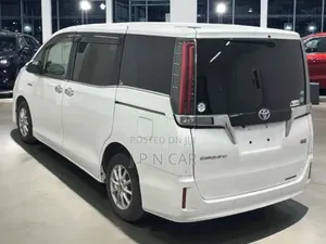 Toyota Esquire 1.8 FWD Hybrid (7 seater) 2020 Pearl