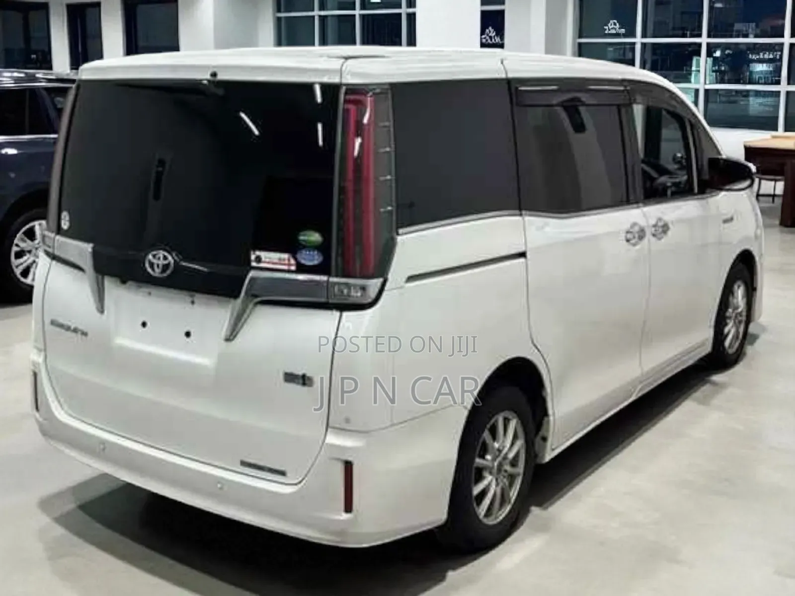 Toyota Esquire 1.8 FWD Hybrid (7 seater) 2020 Pearl