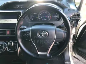 Toyota Esquire 1.8 FWD Hybrid (7 seater) 2020 Pearl