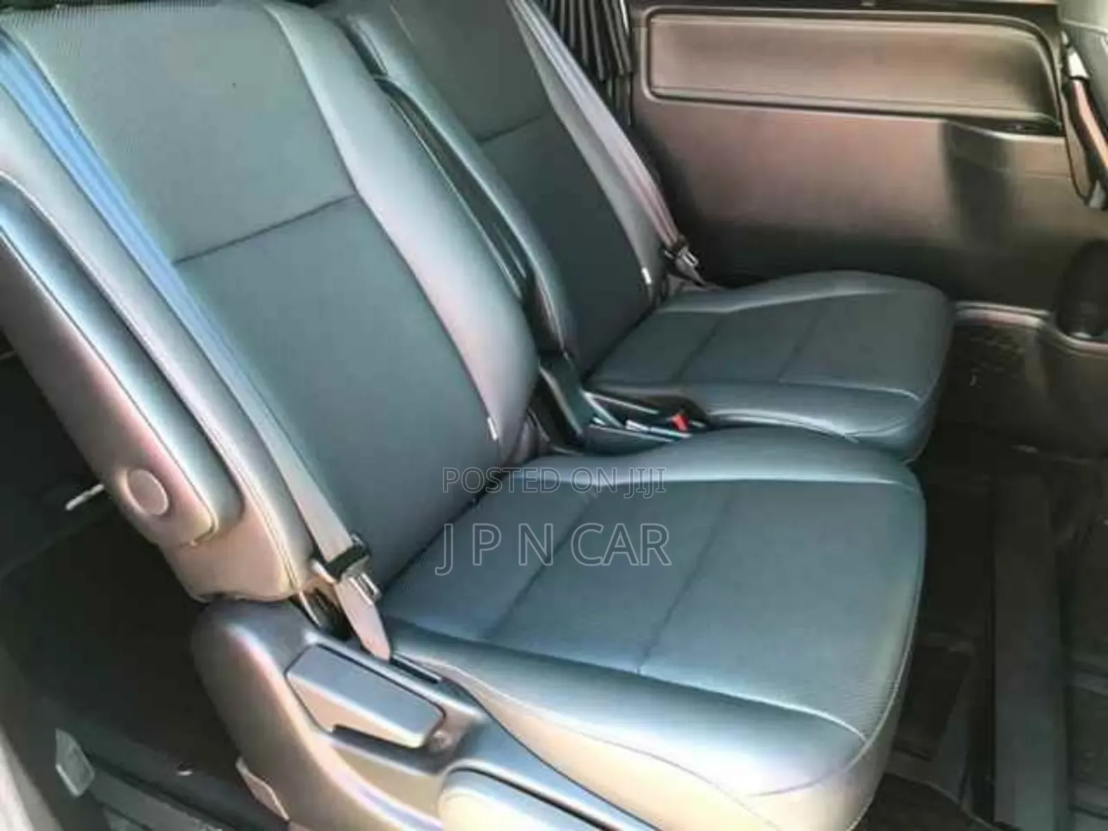 Toyota Esquire 1.8 FWD Hybrid (7 seater) 2020 Pearl