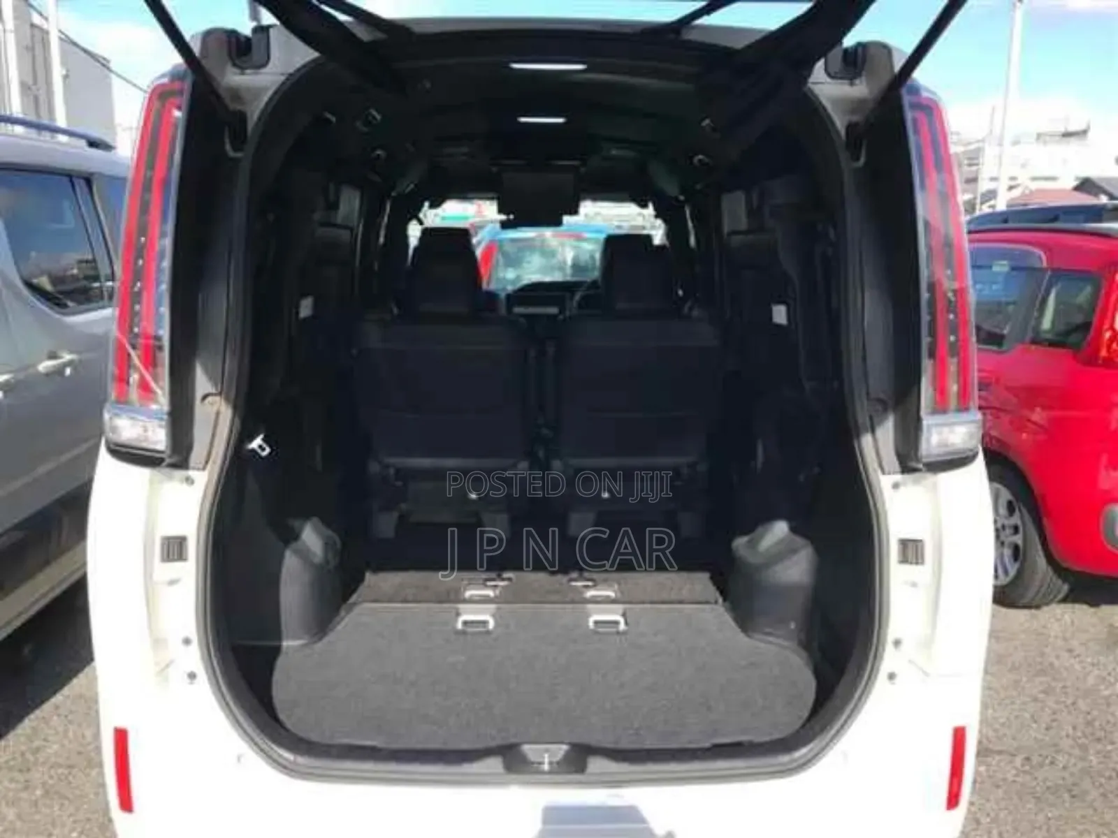 Toyota Esquire 1.8 FWD Hybrid (7 seater) 2020 Pearl