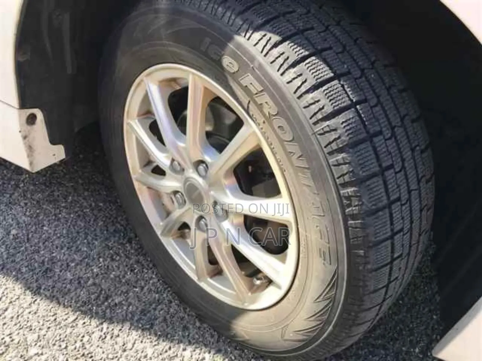 Toyota Esquire 1.8 FWD Hybrid (7 seater) 2020 Pearl