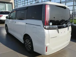 Toyota Esquire 1.8 FWD Hybrid (7 seater) 2020 Pearl