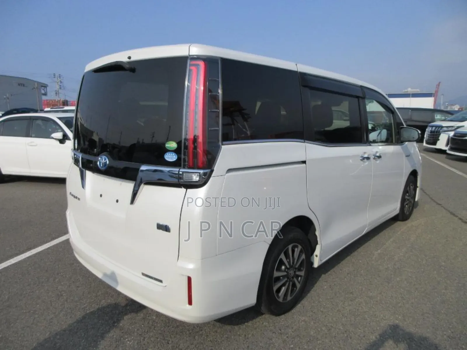 Toyota Esquire 1.8 FWD Hybrid (7 seater) 2020 Pearl