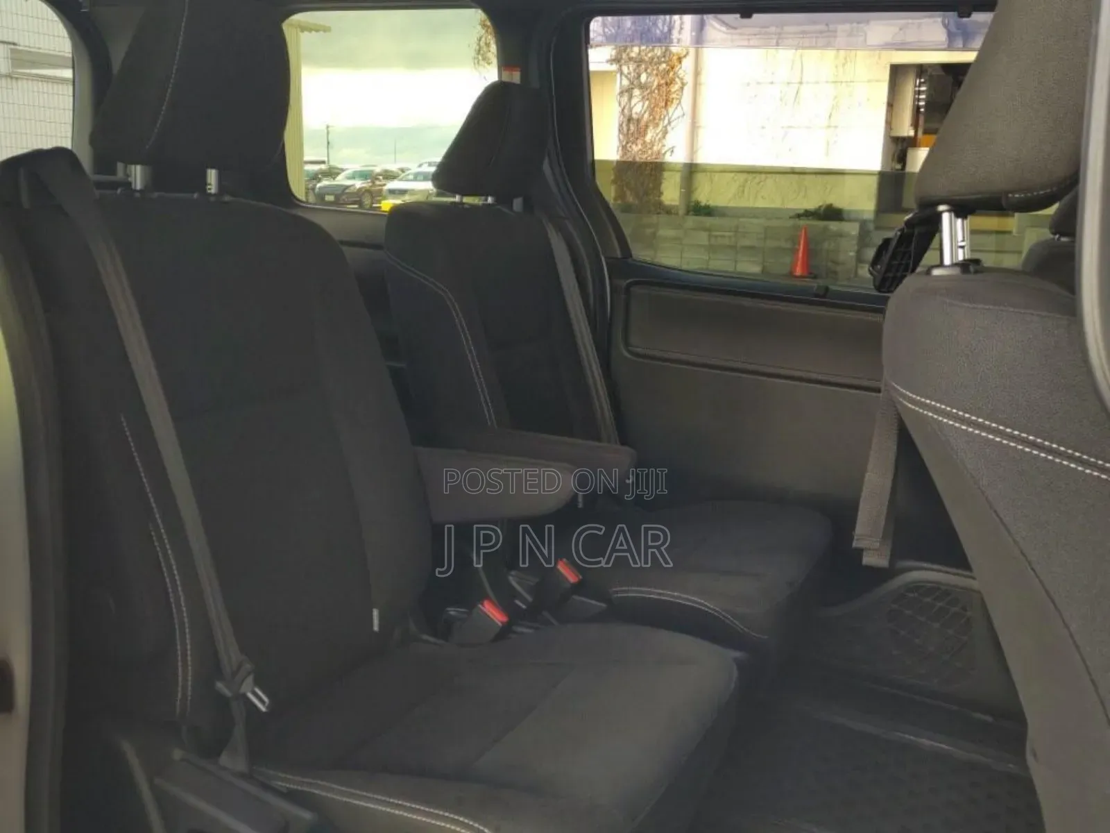 Toyota Esquire 1.8 FWD Hybrid (7 seater) 2020 Pearl