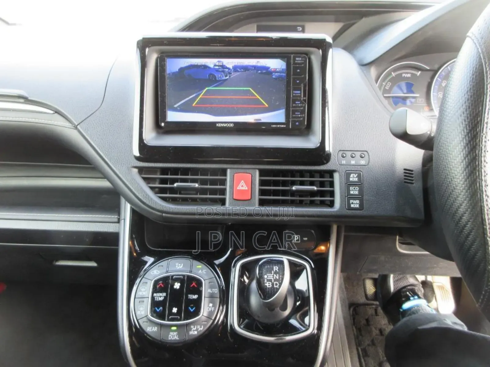 Toyota Esquire 1.8 FWD Hybrid (7 seater) 2020 Pearl