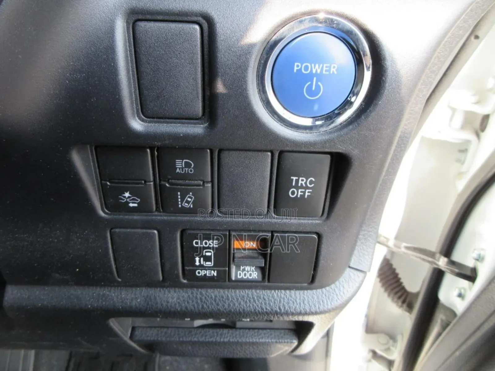 Toyota Esquire 1.8 FWD Hybrid (7 seater) 2020 Pearl