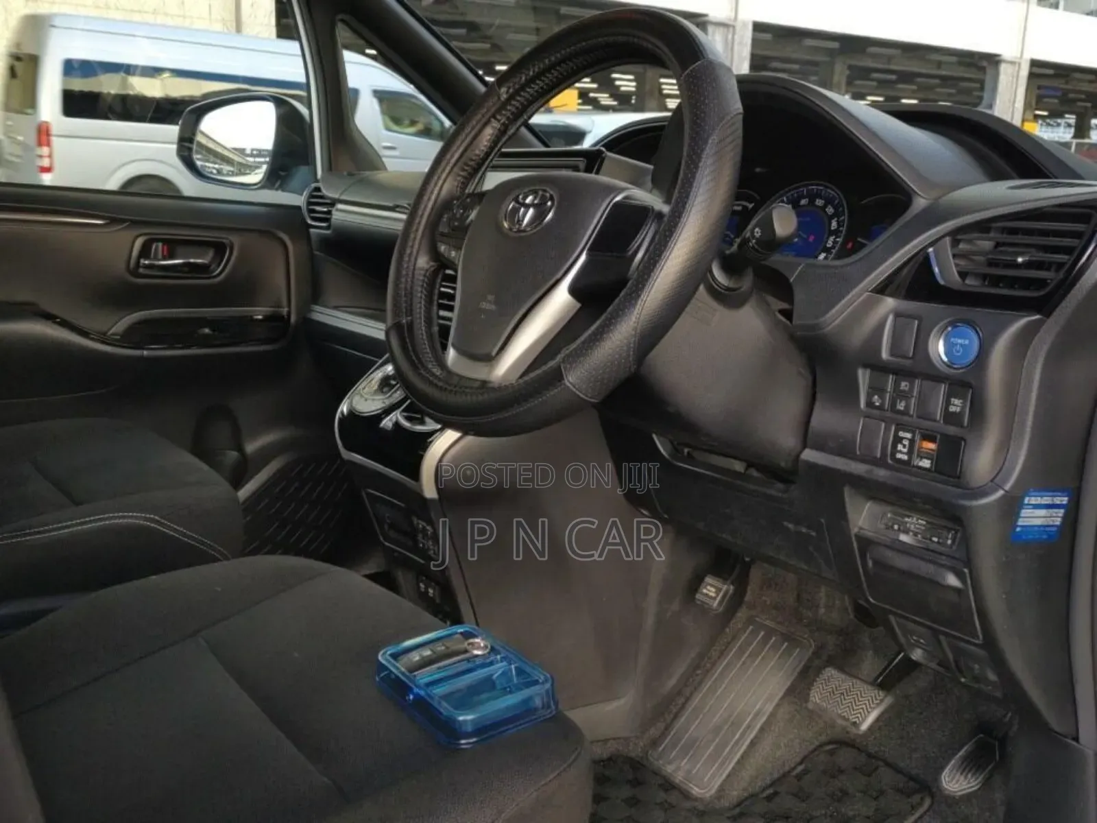 Toyota Esquire 1.8 FWD Hybrid (7 seater) 2020 Pearl