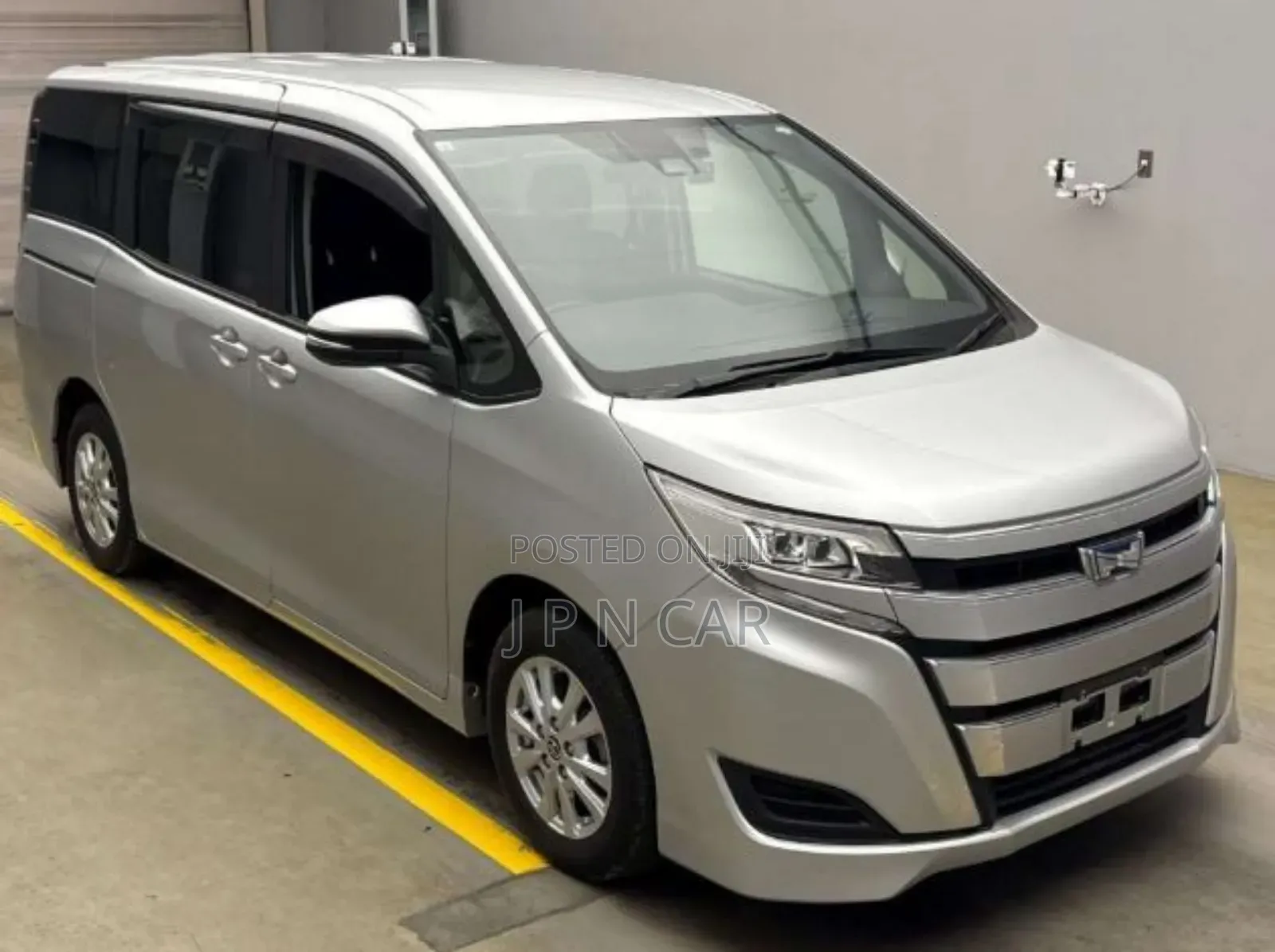 Toyota Noah 1.8 FWD Hybrid (7 seater) 2021 Silver