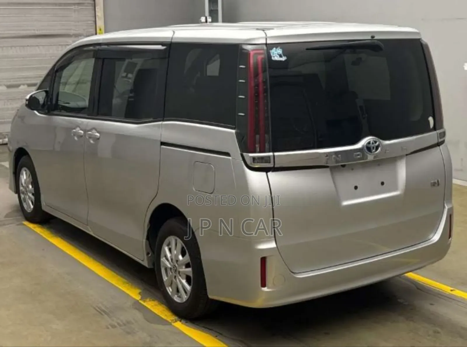 Toyota Noah 1.8 FWD Hybrid (7 seater) 2021 Silver