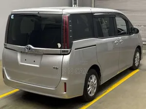 Toyota Noah 1.8 FWD Hybrid (7 seater) 2021 Silver