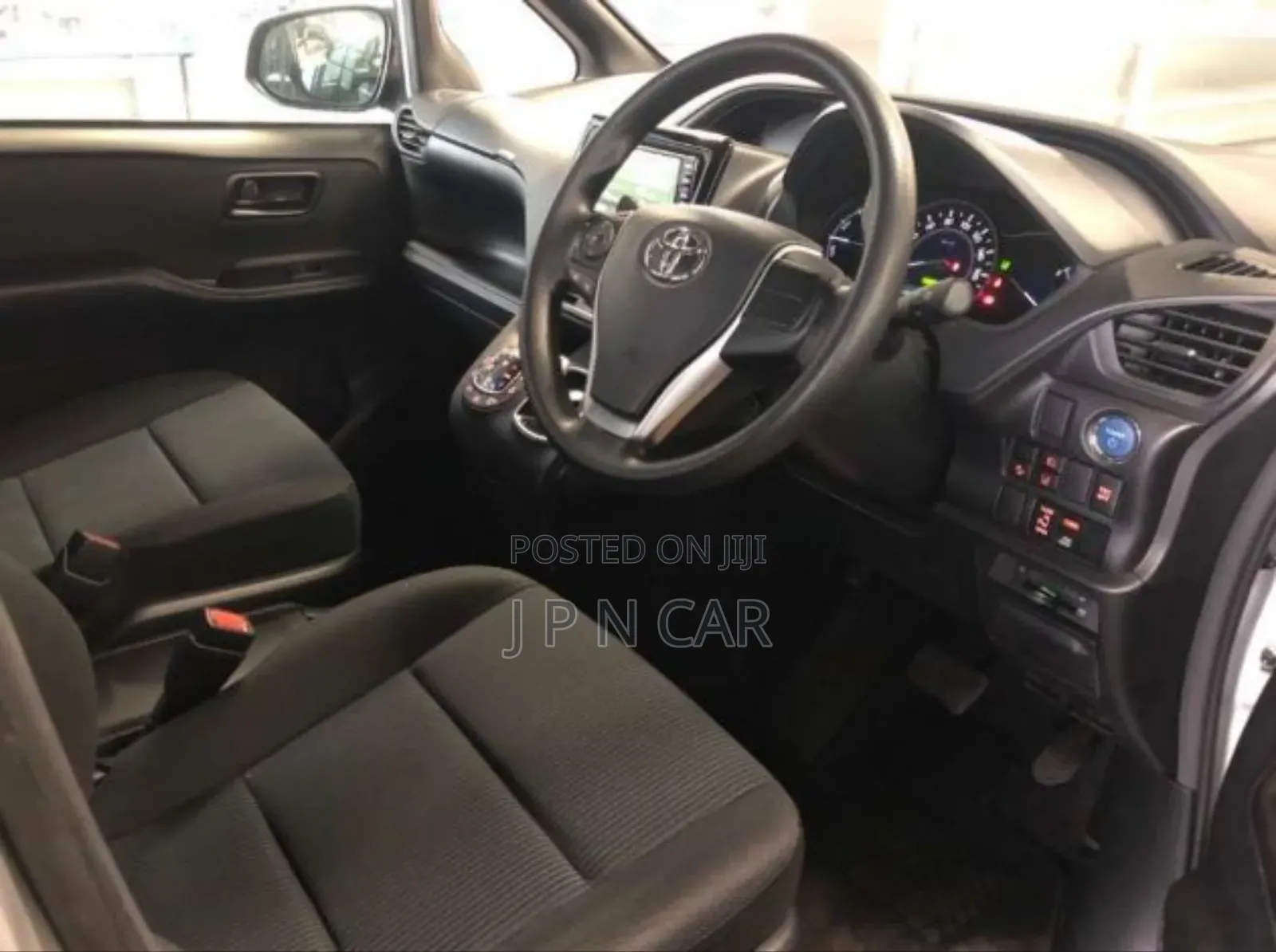 Toyota Noah 1.8 FWD Hybrid (7 seater) 2021 Silver