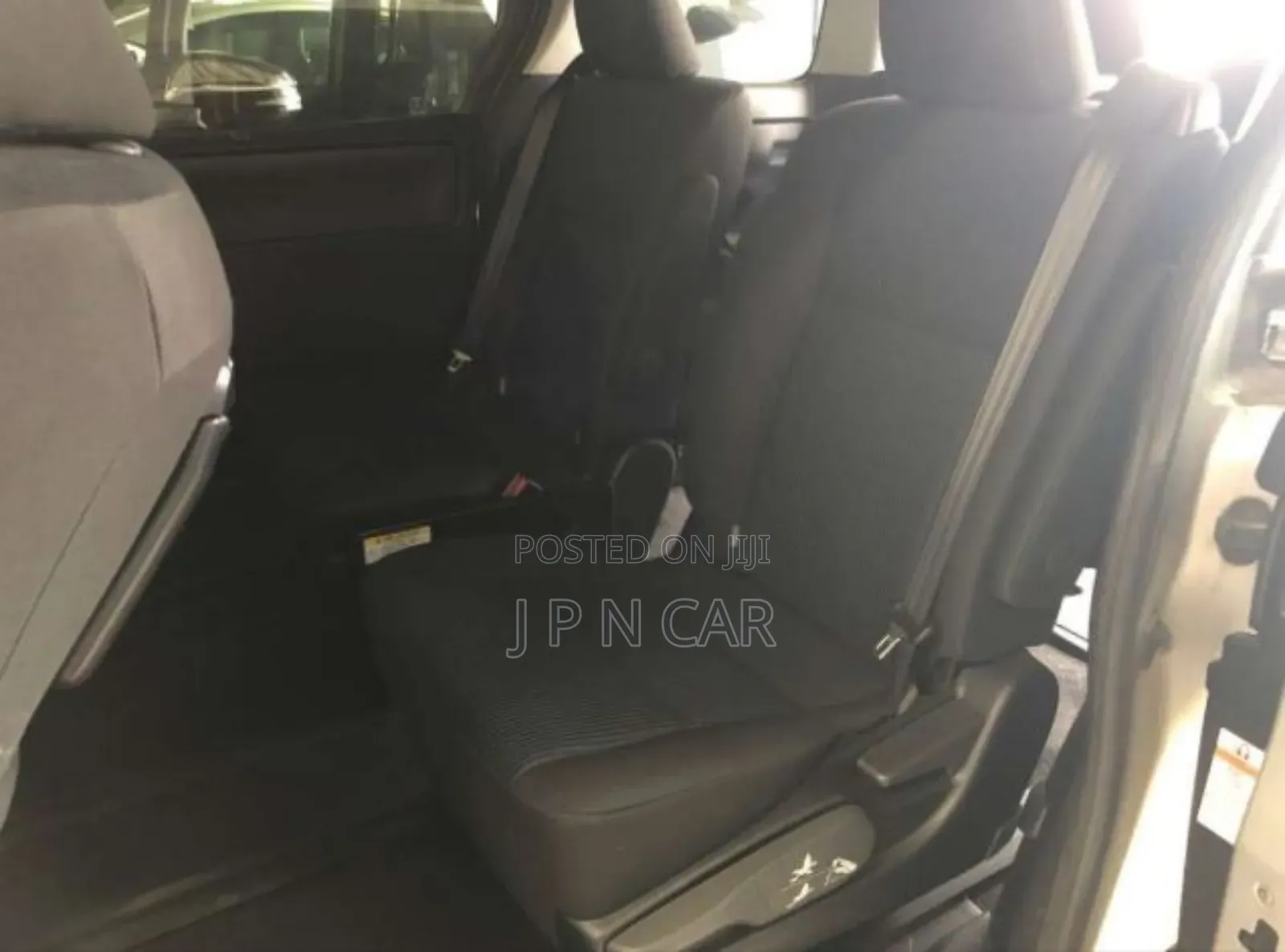 Toyota Noah 1.8 FWD Hybrid (7 seater) 2021 Silver