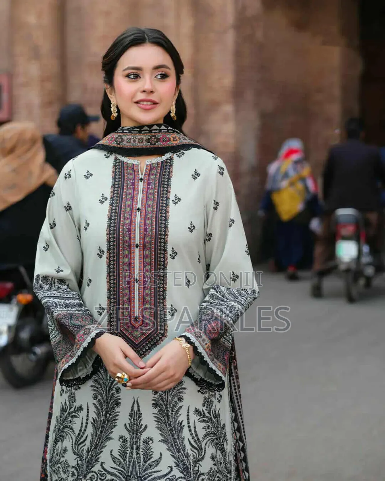 Coralina Pakistani Impaird 3 Piece