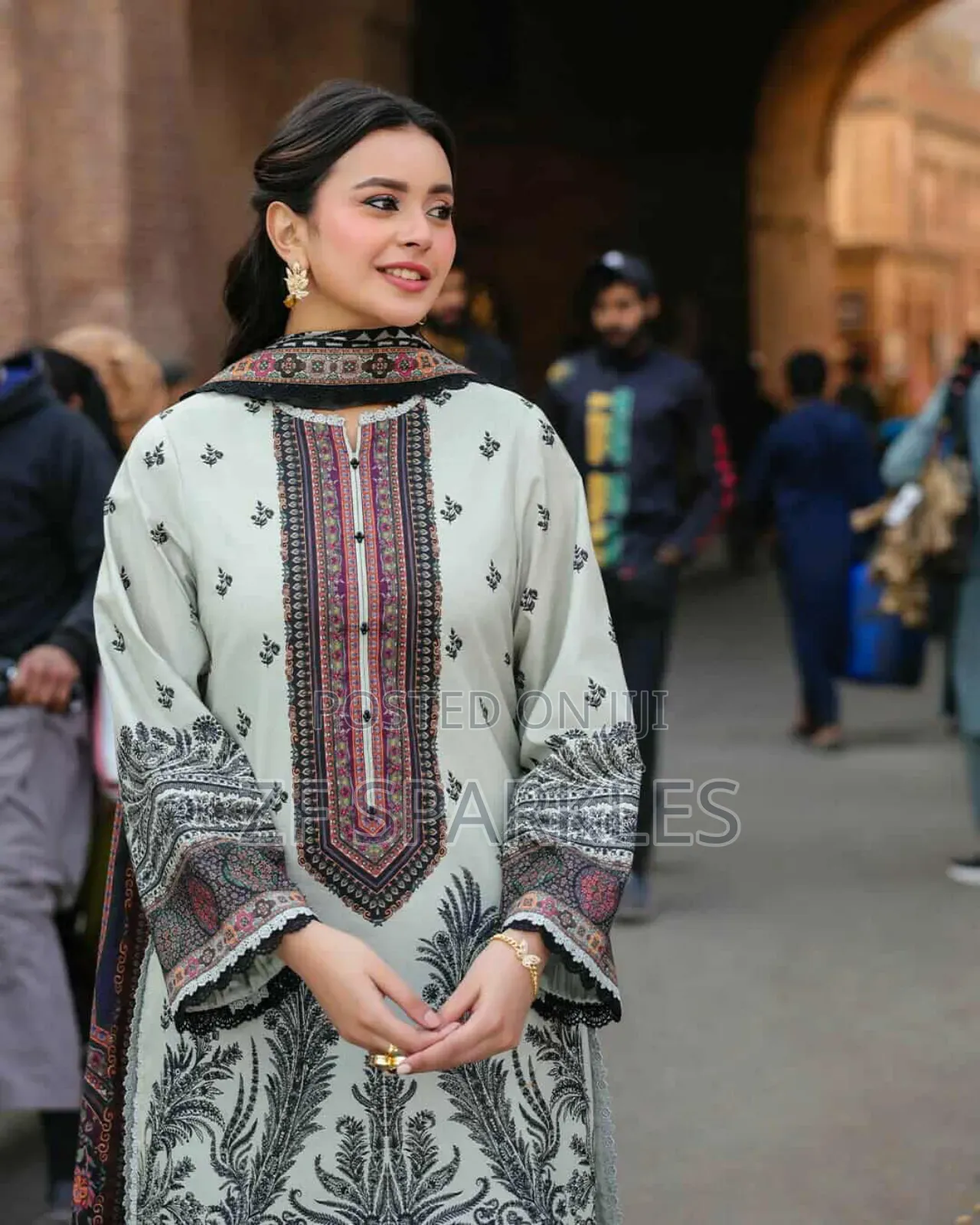 Coralina Pakistani Impaird 3 Piece