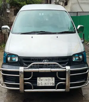 Photo - Toyota Voxy 2004 Silver
