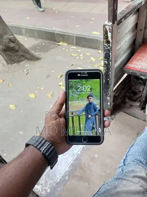 Photo - Apple iPhone 7 Plus 128 GB Black