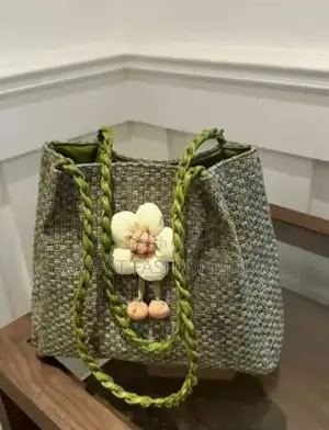 Photo - Stylish Flower Straw Oven Shoulder Tote Bag