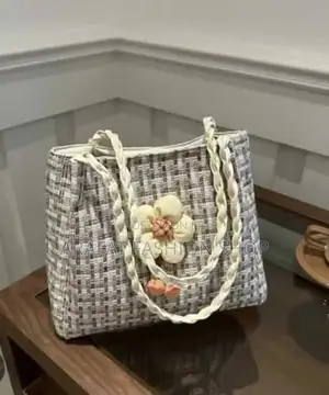 Stylish Flower Straw Oven Shoulder Tote Bag